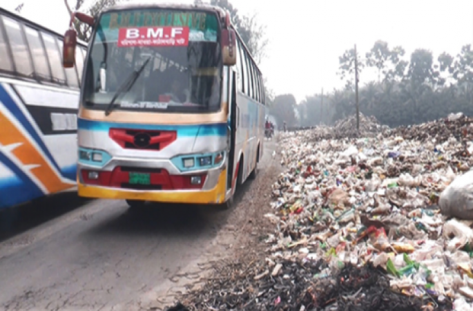 পৌরসভার ময়লা ফেলা হচ্ছে ইউনিয়নে